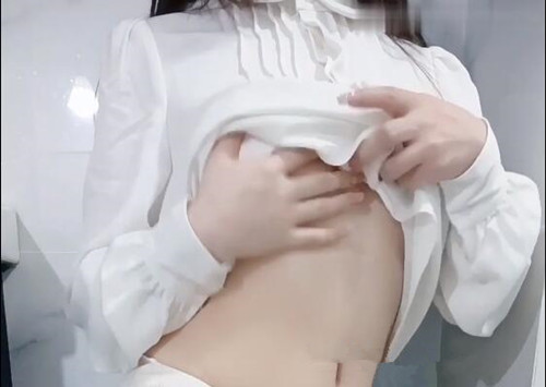 白桃少女-坐便器淋浴条纹袜[1v/1.58G]